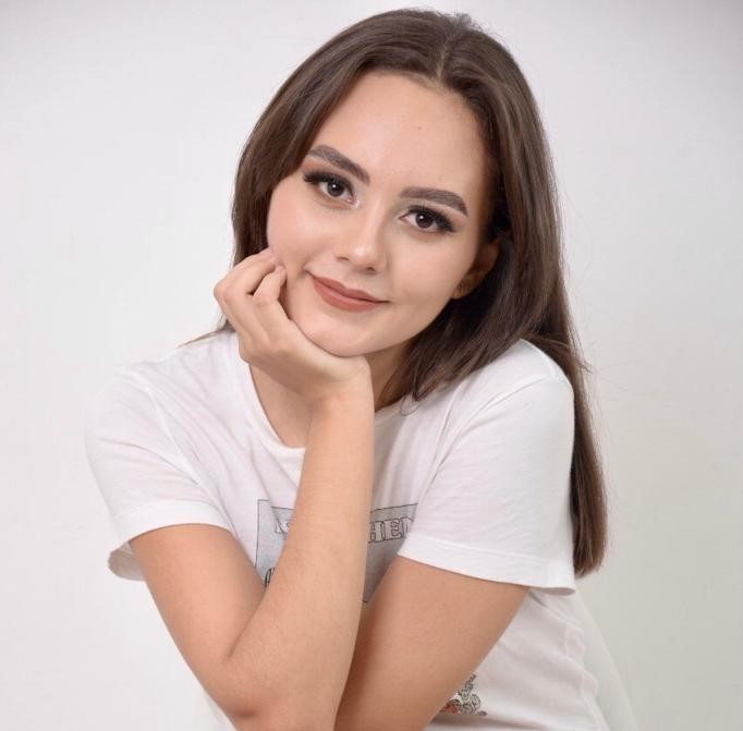 Professional portrait of Ana Sofia Pulgarin, Digital Marketer