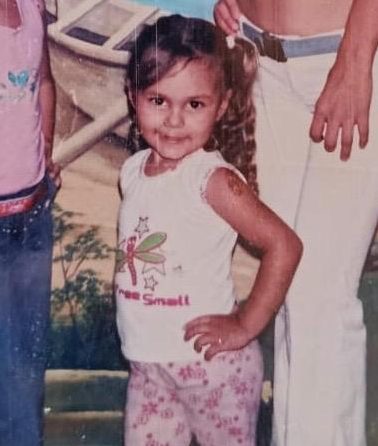 Digital Marketer Ana Sofia when she was a little girl